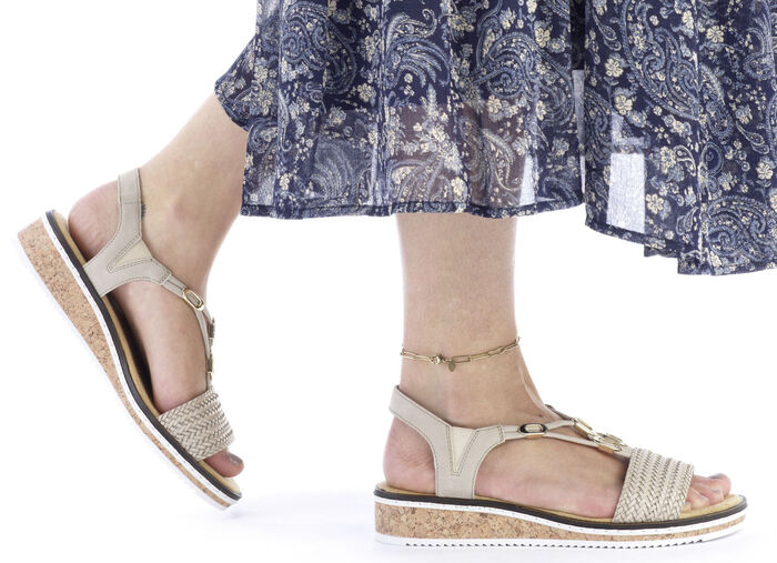 Rieker sandal med flätning och metalldekor BEIGE